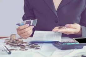 Bank account benefits and monthly charge evidence